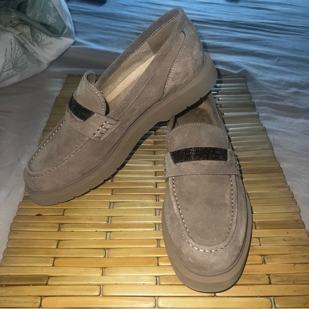 Women’s Taupe Loafers— Veneli size 6